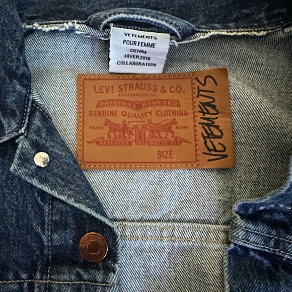 Vetements x Levi’s Jean Jacket - Picture 2 of 6